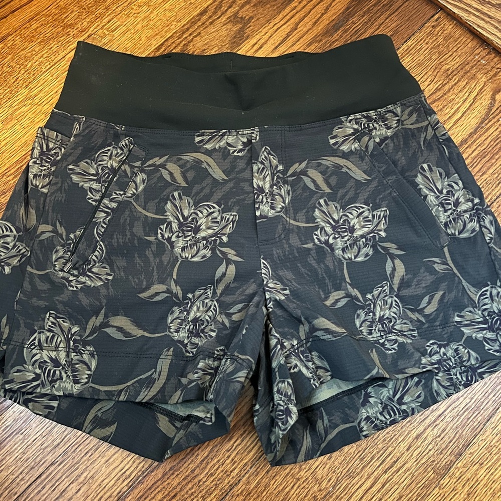 Athleta Trekkie North Shorts - 0